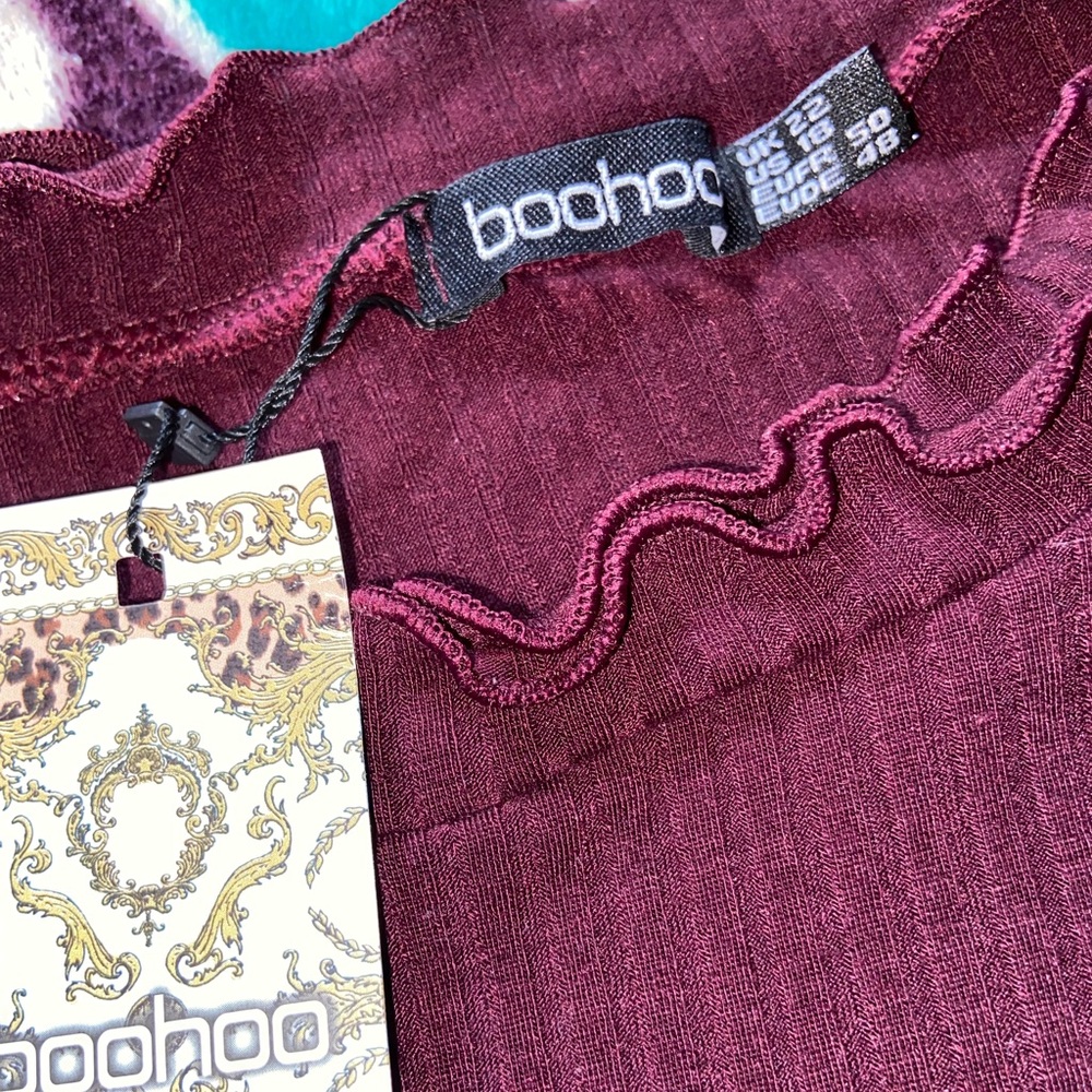 Boohoo Bundle: black ribbed v-neck bodysuit + plum colored lattice hem shirt - Picture 9 of 12
